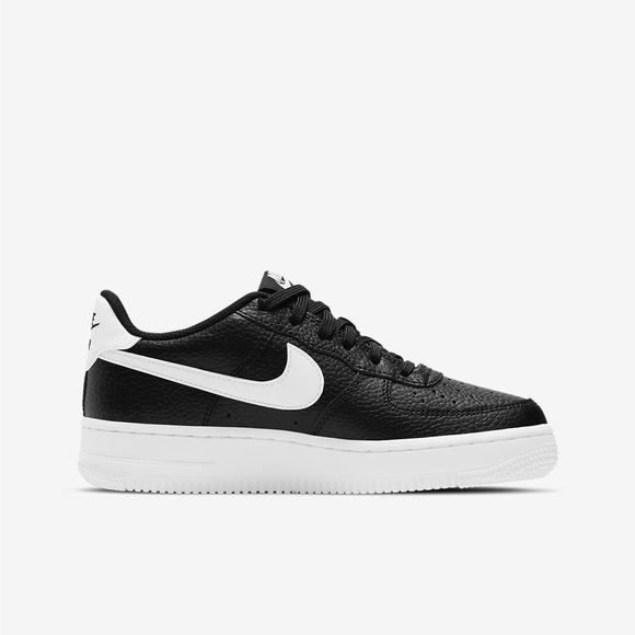 Shoes - Black and white Nike Air Force